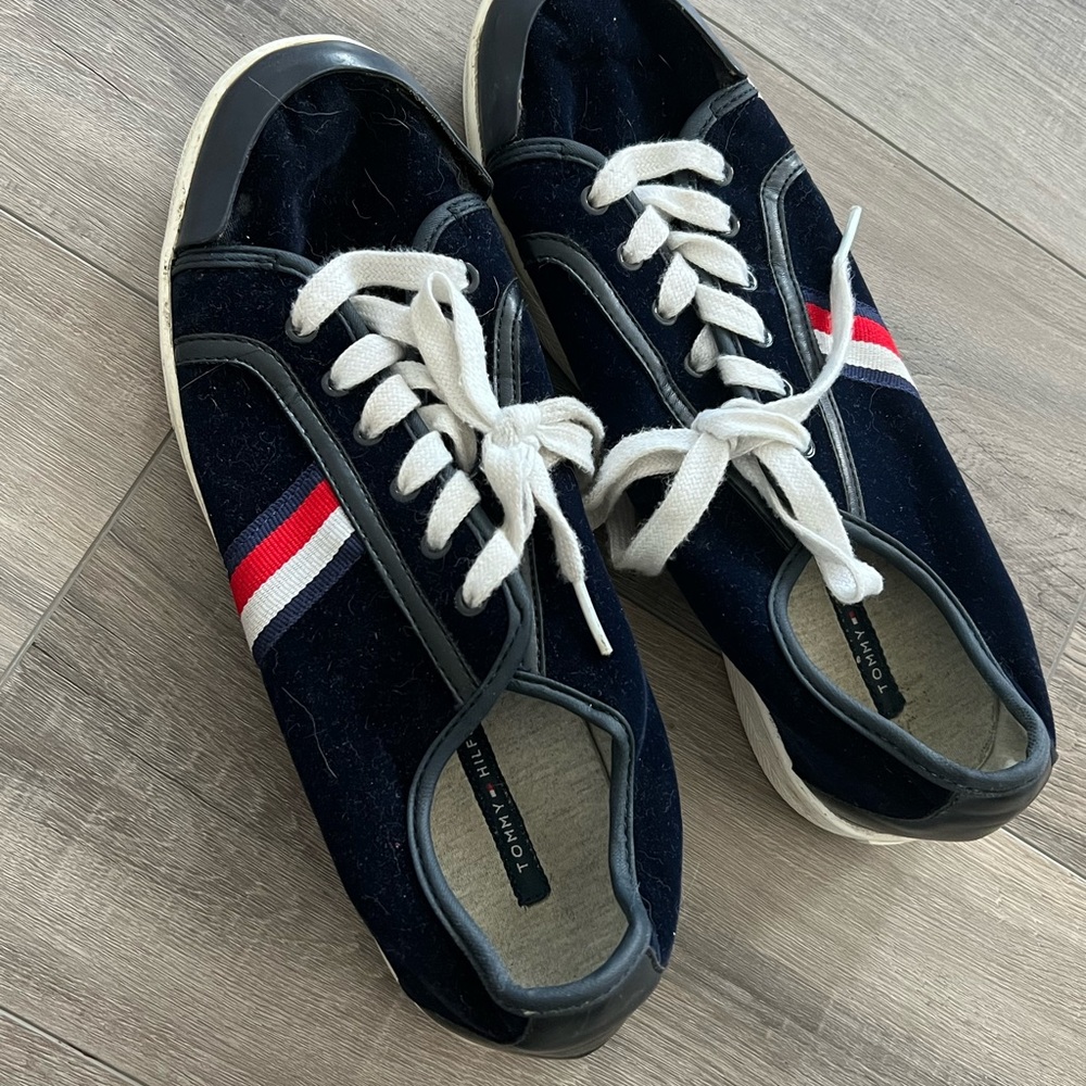 Tommy Hilfiger size 10 women canvas sneakers